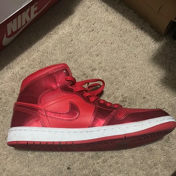 Jordan Red Sneakers High-Top Patent Leather - Picture 9 of 17